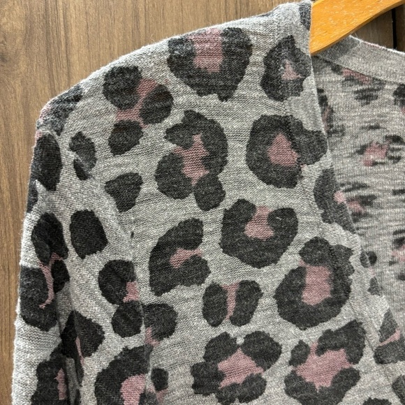 Torrid 4X Slub Boyfriend Cardigan Grey Pink Leopard Button-Front Sweater - Picture 3 of 11